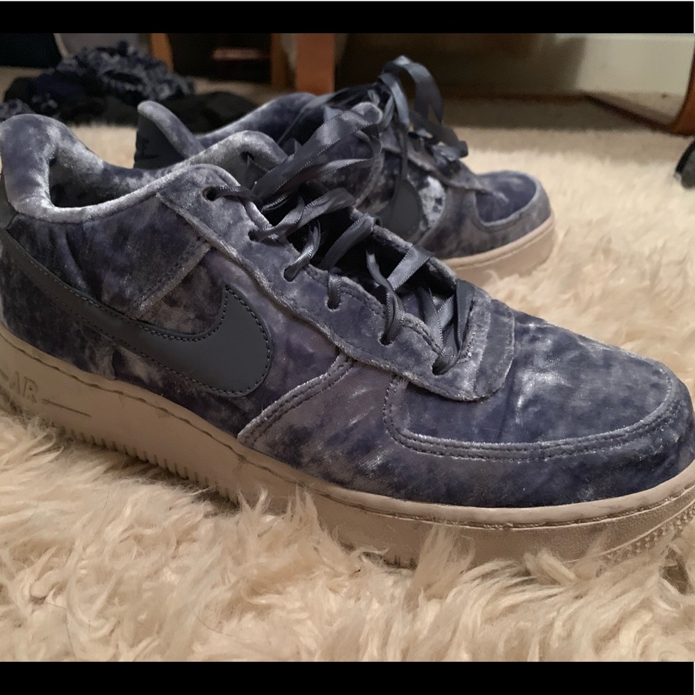 velvet nike air force 1 LV8
